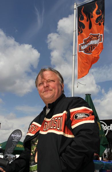 HarleyHH2011   303.jpg - Hamburger Harley Days 2011, Harley Davidson,  Schauspieler Axel Prahl, VIP, Leute,  *** Local Caption *** copyright:Henning AngererGneisenaustrasse 1820253 HamburgTel 0175 244 32 72henning.angerer@hanse.netBankverbindung:Santander, BLZ 200 101 11, Konto-Nr. 22 63 63 63 00